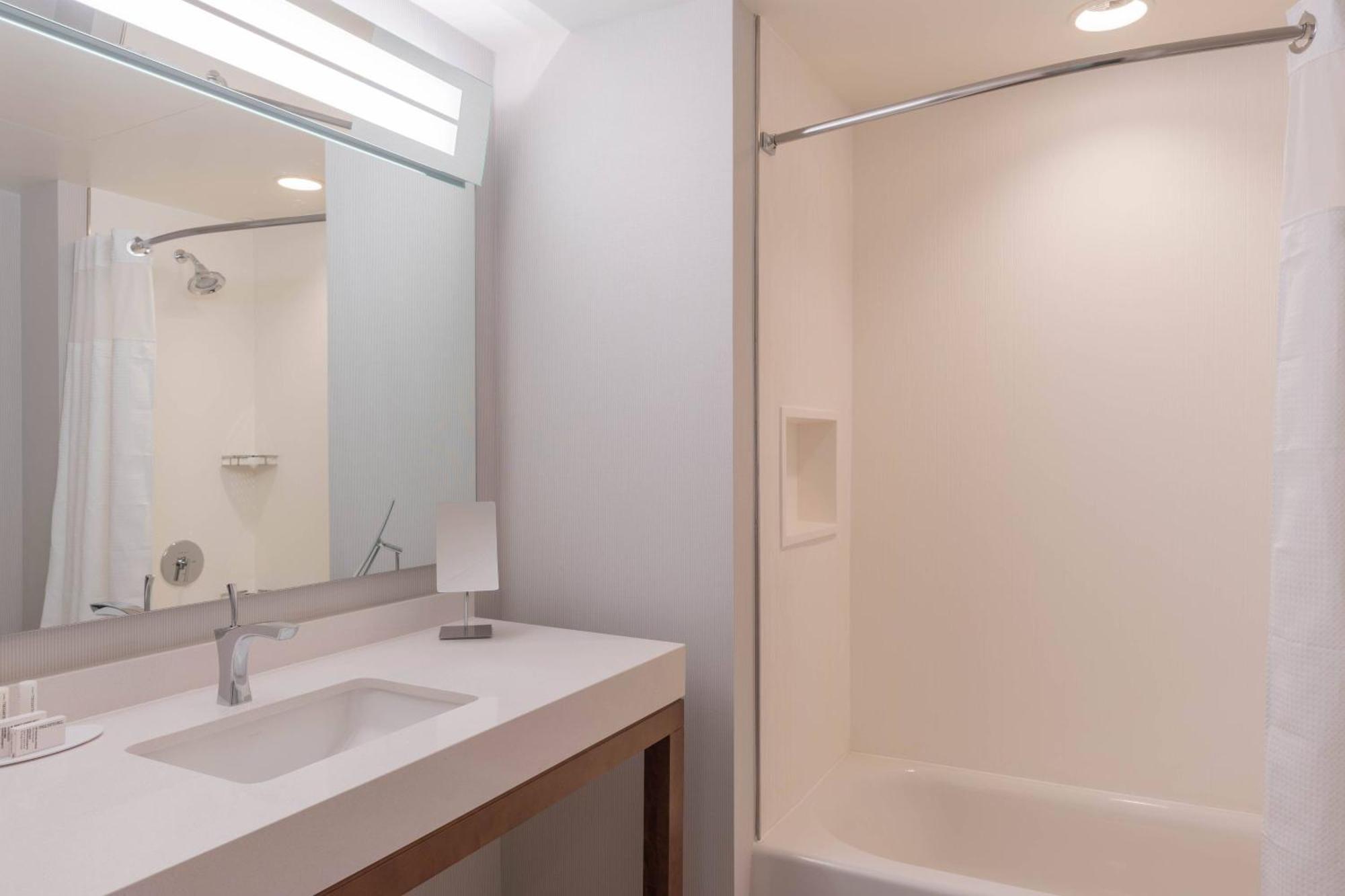 Courtyard By Marriott Thousand Oaks Agoura Hills Dış mekan fotoğraf